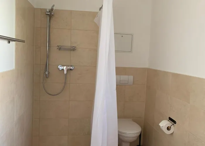 Lejlighed In Ruhig, Modern Und Stadtnah Mit Blick Ins Gruene Schwerin (Mecklenburg-Vorpommern)